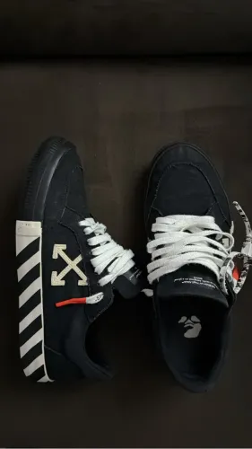 Tênis Off-White Vulcanized Low Black White Arrow