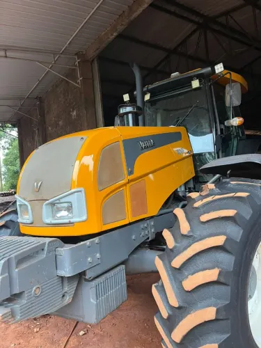 Trator Valtra BH 165 hiflow