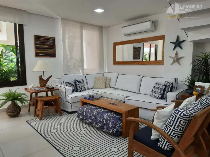Casa em condomínio disponível para venda em Camburi, litoral.