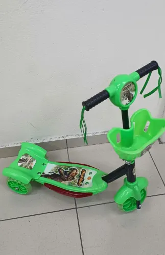 Patinete Infantil Interativo com luz e som Zoop Toys Dinossauro Verde