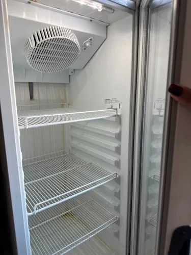 Expositor muito novo