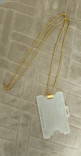 Porta crachá com cordão banhado
