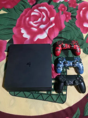 PS4 slim 1 TB