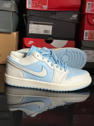 Jordan Air Jordan 1 Low SE Reverse Ice Blue - 40, original ID 1035