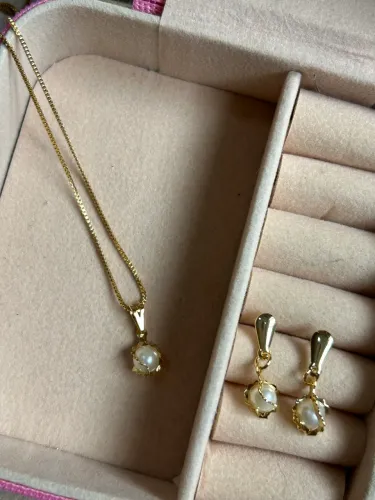 Conjunto de pérola folheado a ouro 