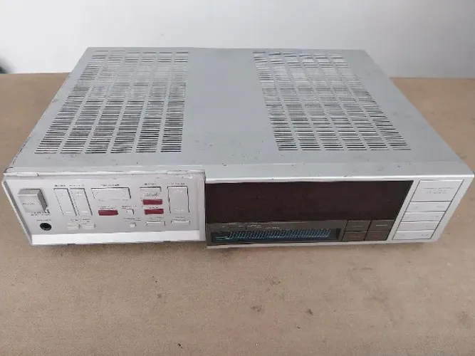 Vendo sucata de Receiver Akai AA30 para retirar peças ou restauro.