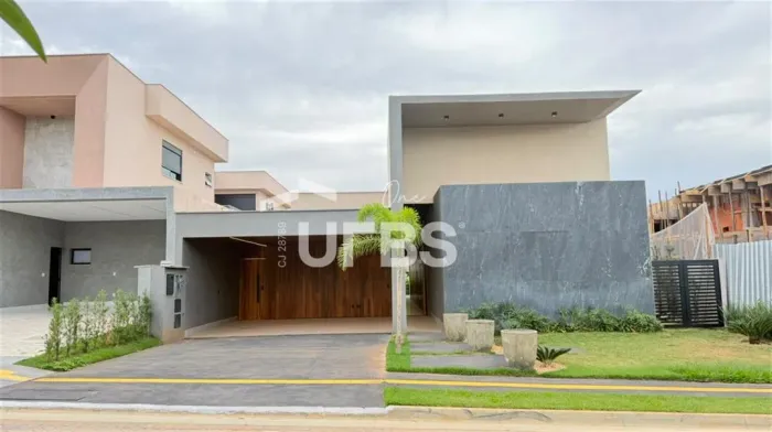 Casa térrea à venda no condomínio Jardins Itália em Goiânia com 4 suítes e área de lazer c