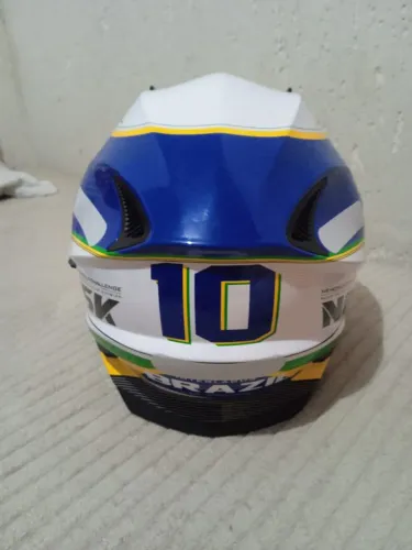 Vende se capacete