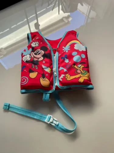 Colete salva vidas infantil.