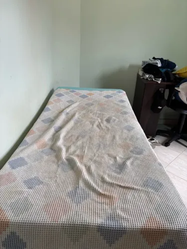 Vendo Cama Box de Solteiro, com cama embaixo e colchão por cima