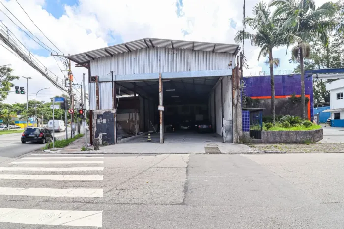 Prédio comercial na Rua Nossa Senhora do Socorro, 301  315 m²
