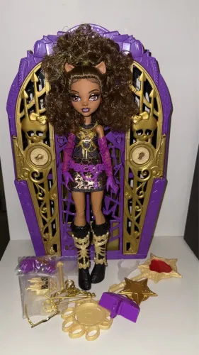 Monster High G3 Skulltimate Secrets Hauntlywood Mysteries Clawdeen Wolf 