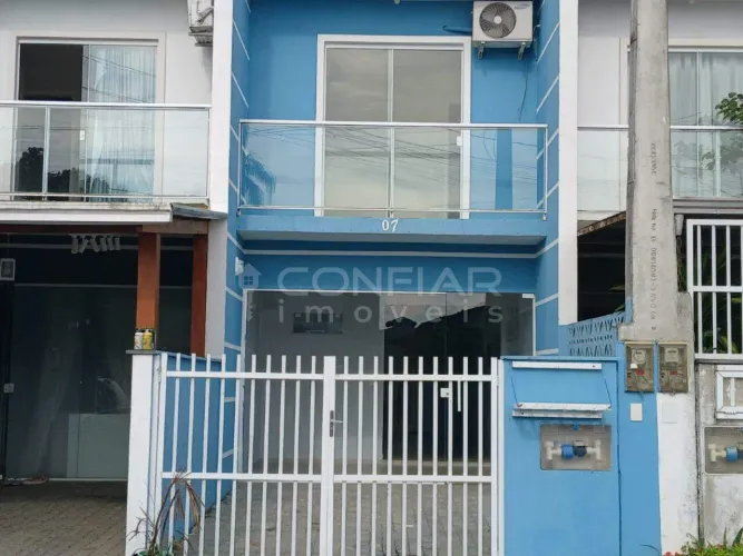 Casa geminada semi mobiliada com 2 quartos para locação no Aventureiro por R$2.000,00 + TA