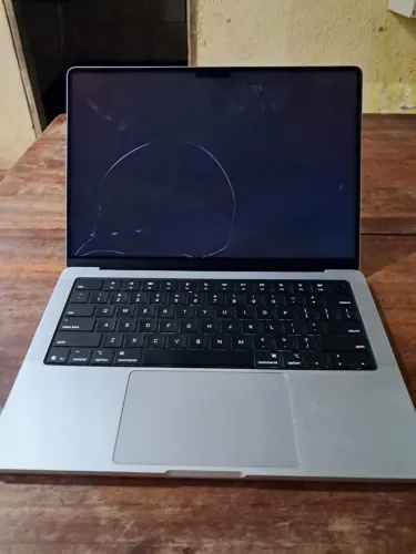 MacBook Pro 14? M5 16GB 512GB ? Tela quebrada