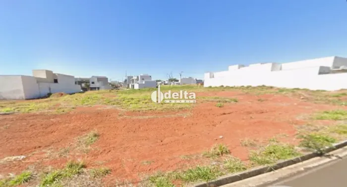 Terreno comercial disponível para venda no bairro Aclimação em Uberlândia-MG