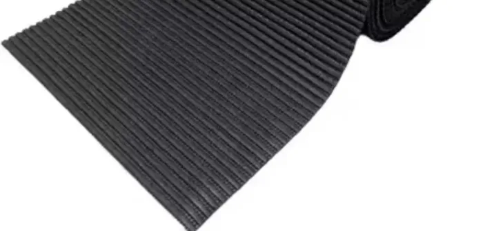 Passadeira emborrachada preta antiderrapante comprimento 1,72 cm x 0,44 cm de largura