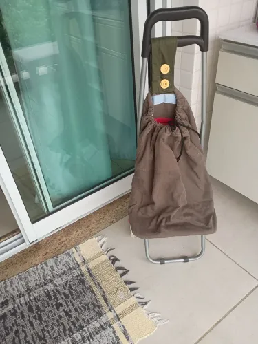 Carrinho de compras pouco usado 