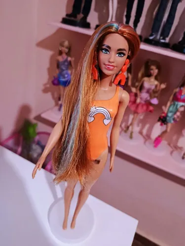 Barbie Color Reveal Ruiva