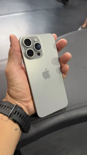 iPhone 15 pro max 256 gb , todo original , sem nenhuma marca de uso , bateria  83%