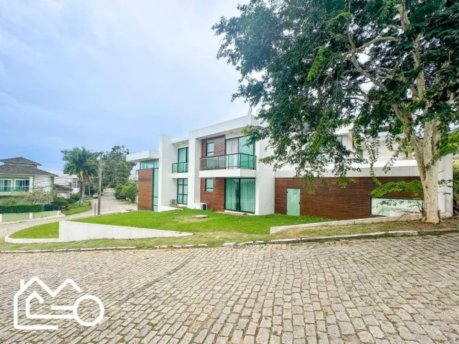Casa de Alto Padrão no Golden Sun | 3 Suítes, Piscina Privativa e 821m² de Terreno