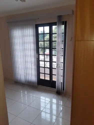 Casa - Bosque dos Eucaliptos - 3 Dormitórios - 219m².