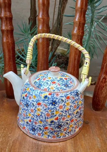 Chaleira em porcelana floral