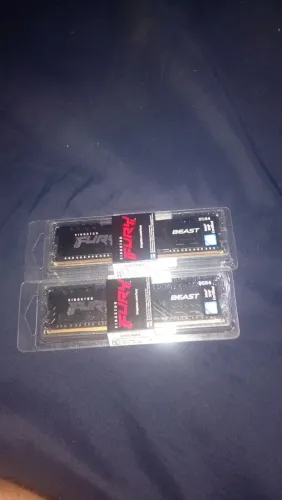 2 Memórias RAM Kingston FURY Beast de 8GB.