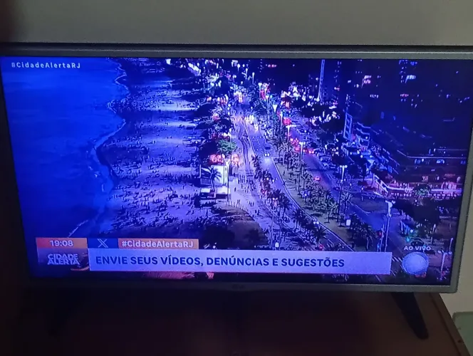 TV LG 32" LED Na Caixa Usada c/ defeito 