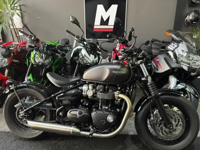 TRIUMPH BONNEVILLE BOBBER 1200 2023 3.000km - Único dono - Impecável