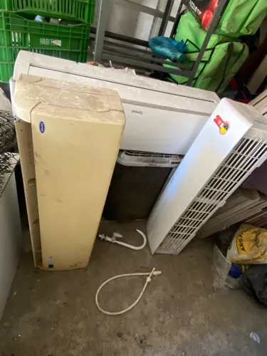 3 Aparelhos de ar condicionado ,  22000 Btu , 220v