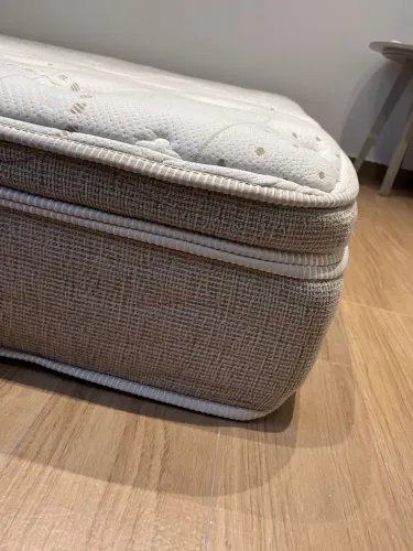 Colchão King Size - Marca Simmons, Modelo CO Sunset Latex PTQ.