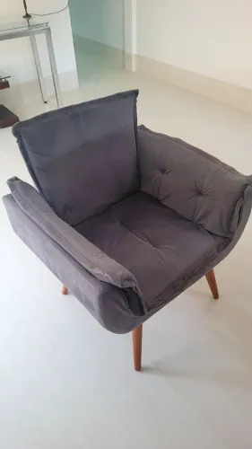 Poltronas Cinza.