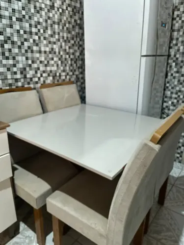 Vendo mesa 4 cadeiras