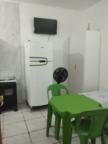 Quitinete totalmente mobiliada para solteiro(a) na Av. Santa Clara, Bairro Santa Claraa