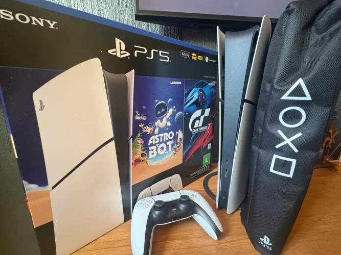 PS5 Slim Digital - Pouco usado (ainda na garantia)