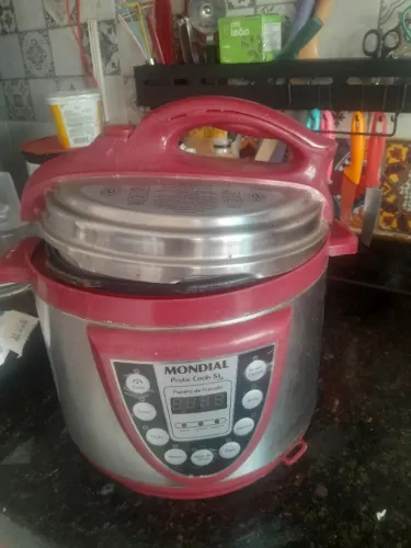 Panela.de pressão vermelha elétrica 