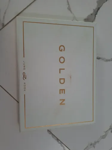 Álbum solo Jung Kook GOLDEN (Solid ver.).