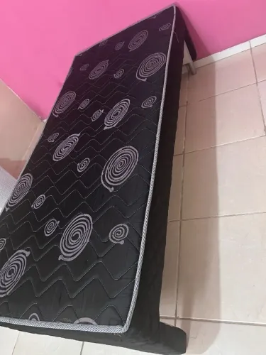 Vendo cama box solteiro ótimo estado. Box conjugada. Não entrego .