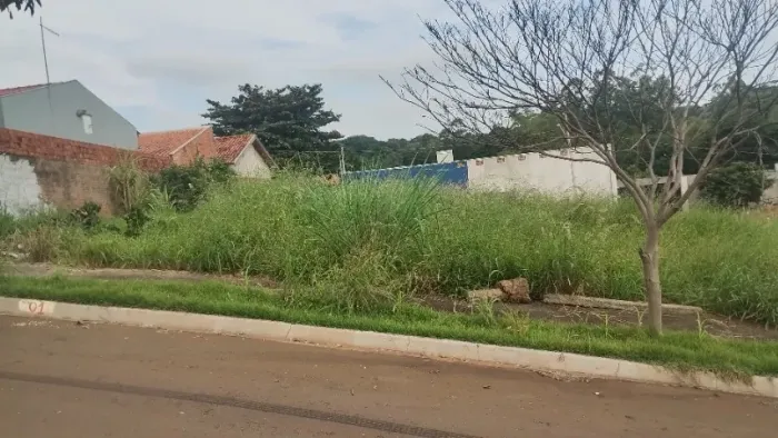 Vende-se terreno 25X13 para assumir financiamento no nome, conj marací 