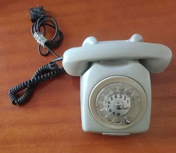 Telefone antigo de discagem (funcionando)