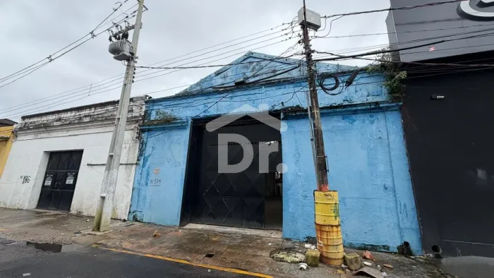 Galpão comercial para locação no Reduto, Belém-PA: 400m², 2 banheiros e localização privil