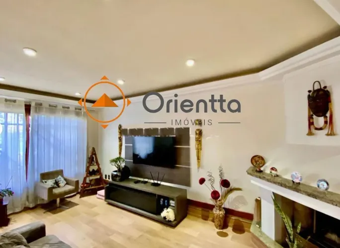Sobrado com 4 dormitórios, 1 suíte, piscina e 3 vagas - Canoas