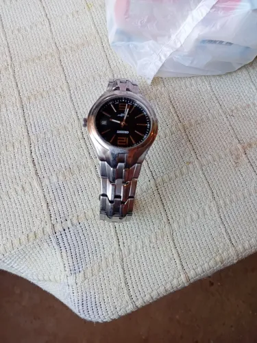 Vendo um relógio orient todo original interessado entra em contato *49