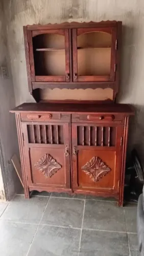 Armário de madeira reciclada
