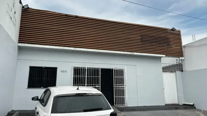 Vieiralves, Alugo Ponto comercial com 08 salas, reformada.