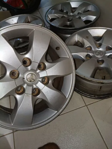 Roda original aro 16 da Hilux