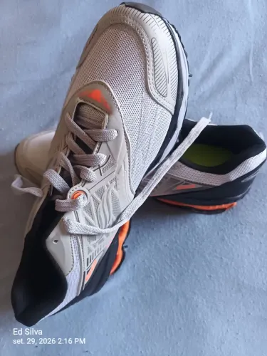 3 Pares Tenis casual 300,00 tudo.