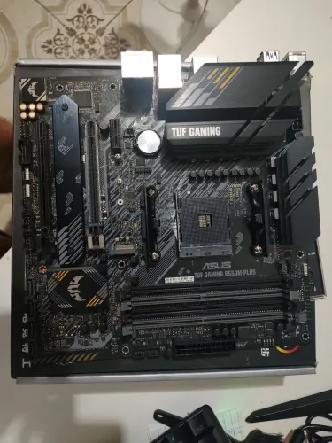 Placa Mãe Asus Tuf Gaming B550m Plus (Possível defeito)