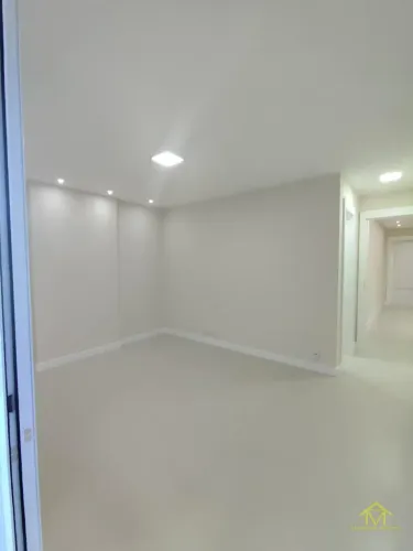 . Apartamento perto da Praia em Itapuã: 4 Quartos com Suíte com Praticidade