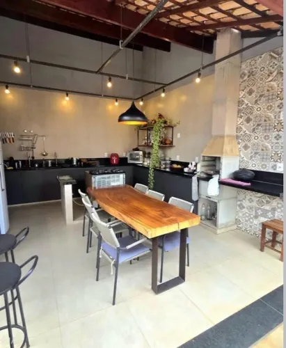 Vende se casa 3 quartos sendo 2 suite 